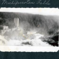 Photo album pp. 29-30 : Hudson&#039;s Bay Post (Michipicoten River) and Michipicoten Falls