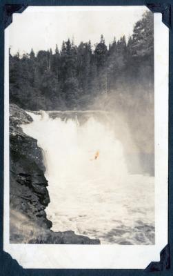 Photo album pp. 9-10 : Michipicoten and Magpie Falls