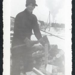 Photo album pp. 33-34 : Peterbell family