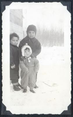 Photo album pp. 33-34 : Peterbell family