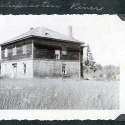 Photo album pp. 29-30 : Hudson&#039;s Bay Post (Michipicoten River) and Michipicoten Falls